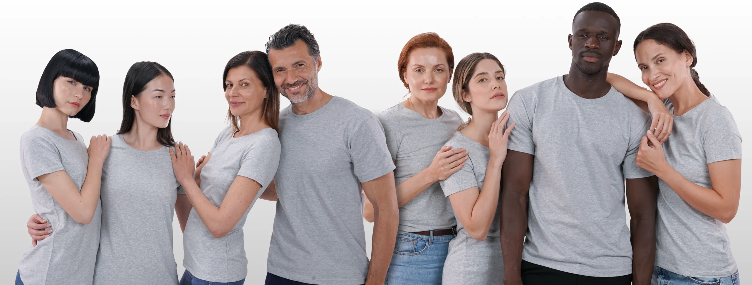 INNEA skincare models group photo – diverse men and women wearing grey t-shirts representing the INNEA brand and its inclusive aesthetic approach.